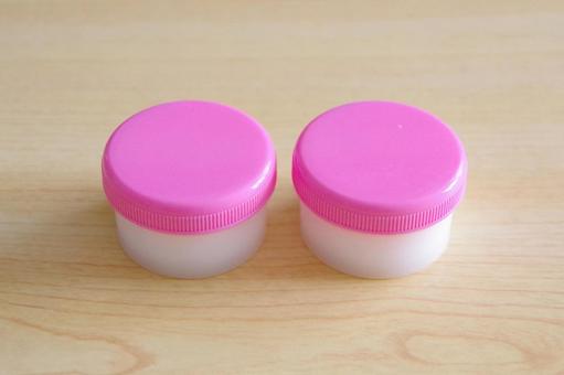 軟膏容器・軟膏壺(塗り薬の容器) 軟膏容器・軟膏壺(塗り薬の容器) 軟膏容器,軟膏,塗り薬の写真素材