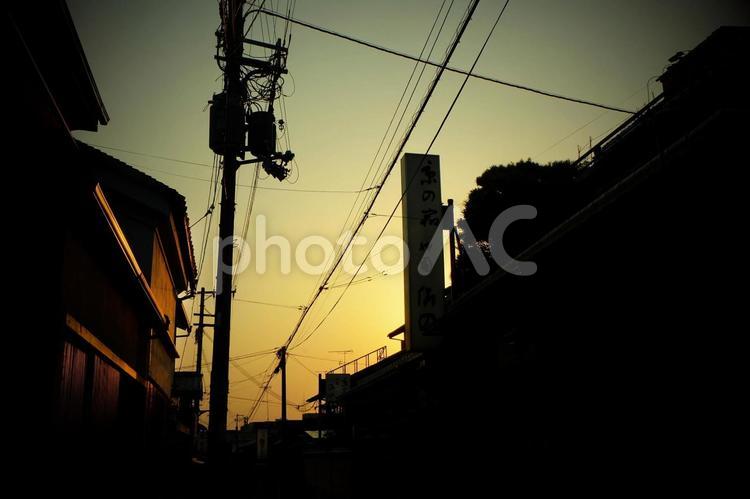 夕焼けの街_02 夕焼け,マジックアワー,電柱の写真素材