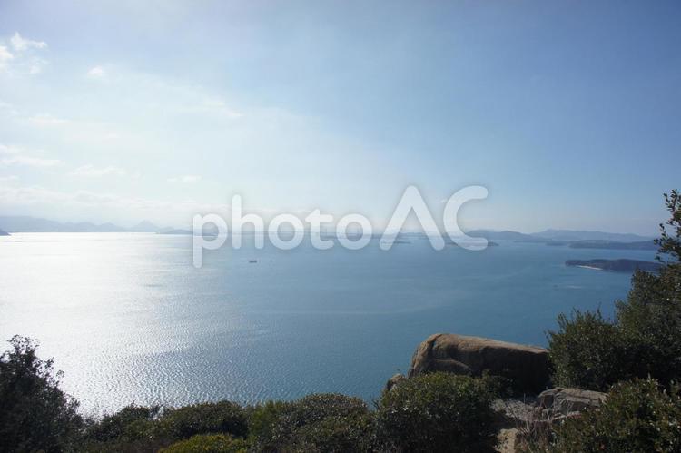 青い海の絶景 海,絶景,小島の写真素材