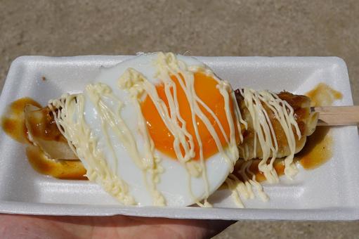 広島のお祭りの箸巻きと目玉焼き2 箸巻き,祭り,食べ物の写真素材