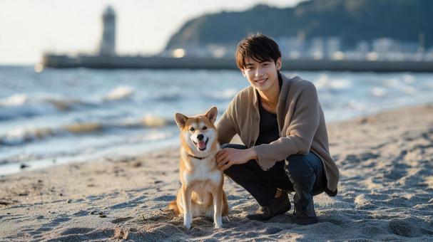 海岸で犬と散歩する男性 海岸で犬と散歩する男性の写真