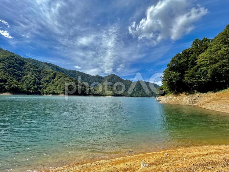 湖と青空と大自然の山 湖,レイク,レイクサイドの写真素材