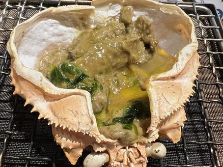 網の上で煮えていく蟹味噌甲羅焼き 蟹味噌,甲羅焼き,網の写真素材