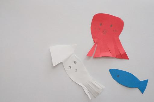小学生が作ったペーパークラフト 小学生,ペーパークラフト,タコの写真素材