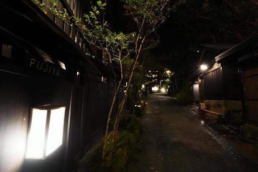 熊本 黒川温泉 日の落ちた上川端通り 黒川温泉,上川端通り,夜道の写真素材