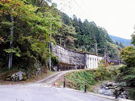 南海電鉄、極楽橋駅への入り口 南海電鉄、極楽橋駅への入り口の写真
