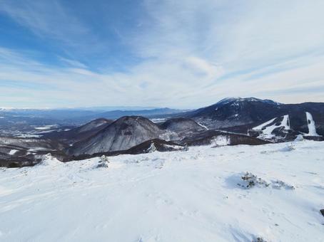 雪景色・冬の湯の丸山(浅間山) 雪景色・冬の湯の丸山(浅間山) 湯の丸山,浅間山,山頂の写真素材