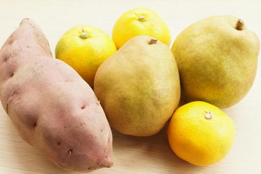 ラフランス　さつまいも　早生みかん さつまいも,ラフランス,みかんの写真素材