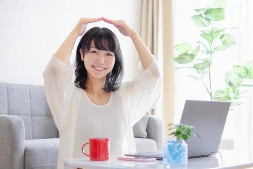 Image of a young woman operating a personal computer, JPG Image of a young woman operating a personal computer, female, computer, side job, JPG