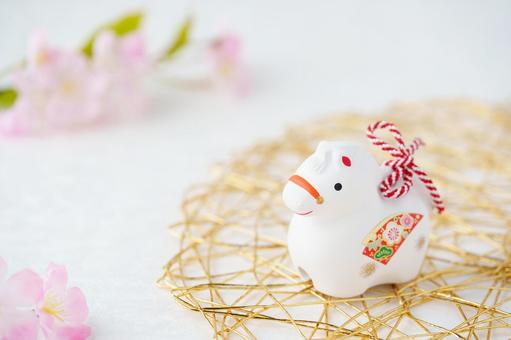 午年の年賀状素材|白馬の土鈴と水引と桜 午年の年賀状素材|白馬の土鈴と水引と桜 年賀状,午,2026の写真素材
