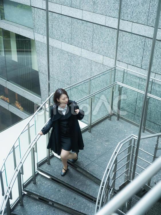 【女性】外回りの仕事をする女性 ol,オフィスレディ,女性の写真素材