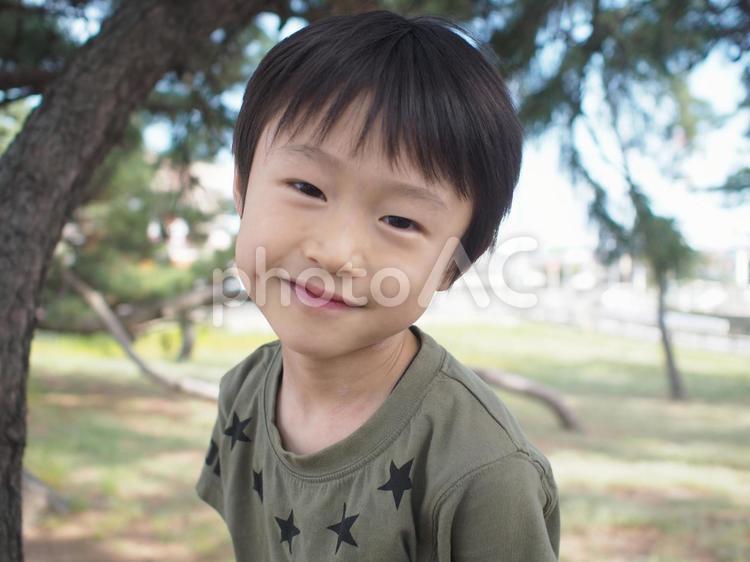 笑顔の男の子 子供,男の子,かわいいの写真素材