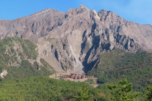 【鹿児島県】湯之平展望所から眺める桜島 【鹿児島県】湯之平展望所から眺める桜島 湯之平展望所,桜島,山の写真素材