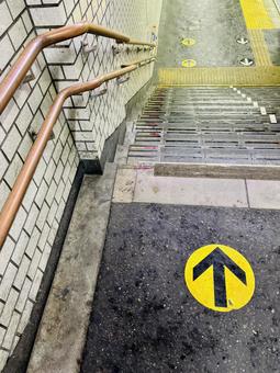 駅の階段 階段,石,雨の写真素材