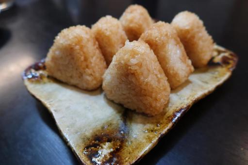 焼きおにぎり6個 焼きおにぎり6個 焼き,おにぎり,握り飯の写真素材