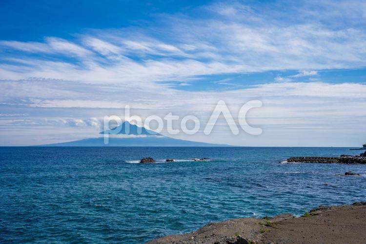 夏の礼文島の海岸線からみる利尻山 礼文,最北,絶景の写真素材