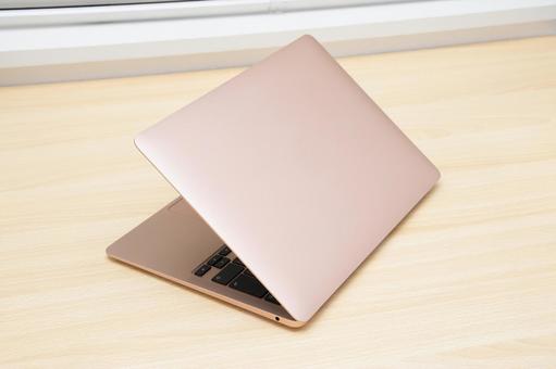 ピンクのパソコン pc,ビジネス,パソコンの写真素材