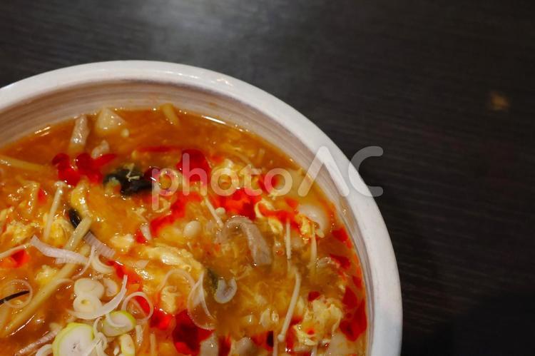中華料理店の酸辣刀削麵 背景,酸辣刀削麺,サンラートウショウメンの写真素材