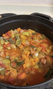 鍋に入っているラタトゥユ 鍋に入っているラタトゥユ ラタトゥユ,鍋,煮込み料理の写真素材