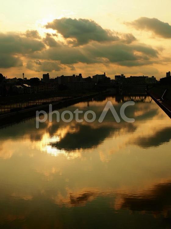 夕暮れの川 川,夕暮れ,空の写真素材