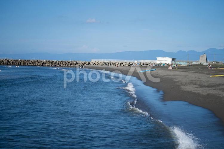 茅ヶ崎海岸の波打ち際 青空,海岸,砂浜の写真素材