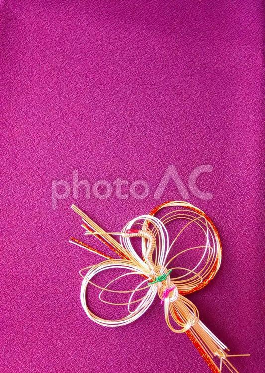 雅な紫に舞う水引の鶴 正月,背景,正月飾りの写真素材