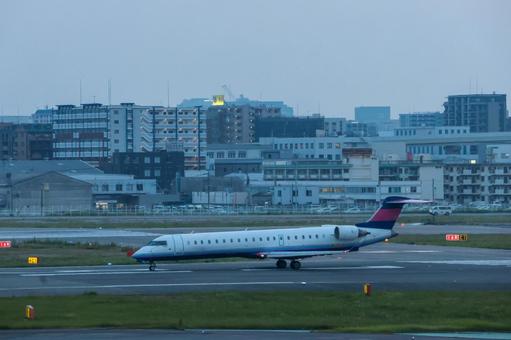 夕まぐれの空路 夕まぐれの空路の写真