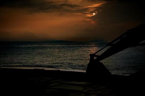 <Material> A shovel for leveling a beach at dawn, JPG <Material> A shovel for leveling a beach at dawn, JPG