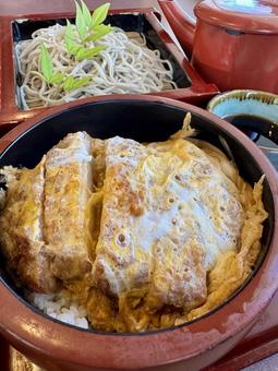 カツ丼&ざる蕎麦セット カツ丼&ざる蕎麦セットの写真