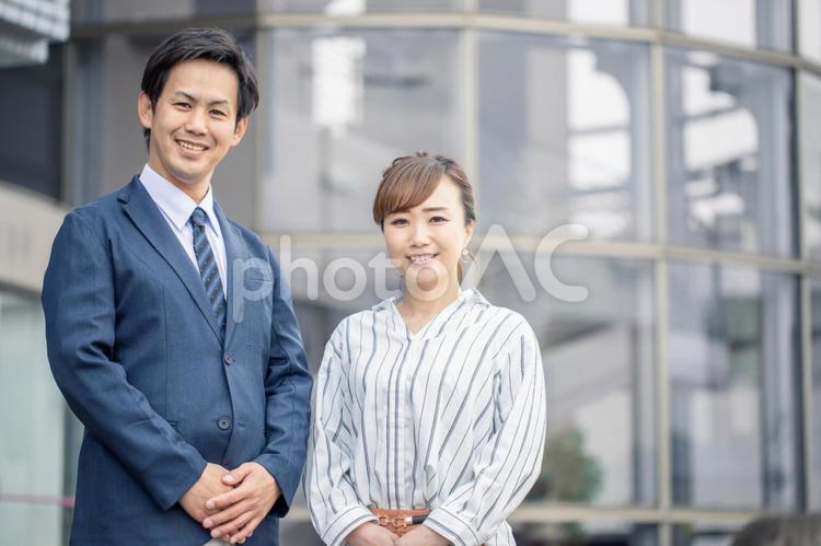 カジュアルビジネスの会社員 ビジネスマン,ビジネスウーマン,笑顔の写真素材