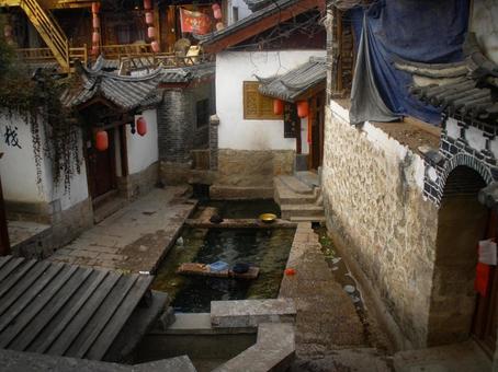 中国の古鎮にある水路と伝統的な街並み 中国の古鎮にある水路と伝統的な街並み 中国,古鎮,水路の写真素材