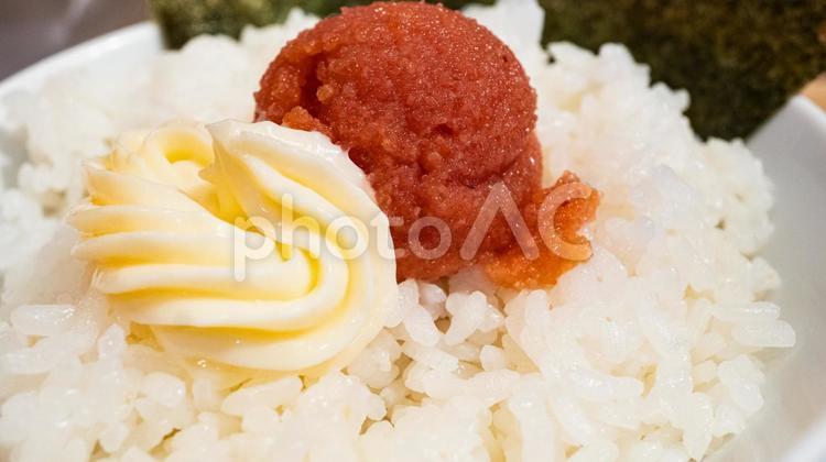 ご飯に明太子、マヨネーズをかけた食事 ご飯,白米,明太子の写真素材