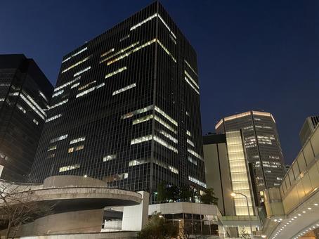 大阪駅の夜の風景 大阪駅の夜の風景 大阪駅,夜景,街並みの写真素材