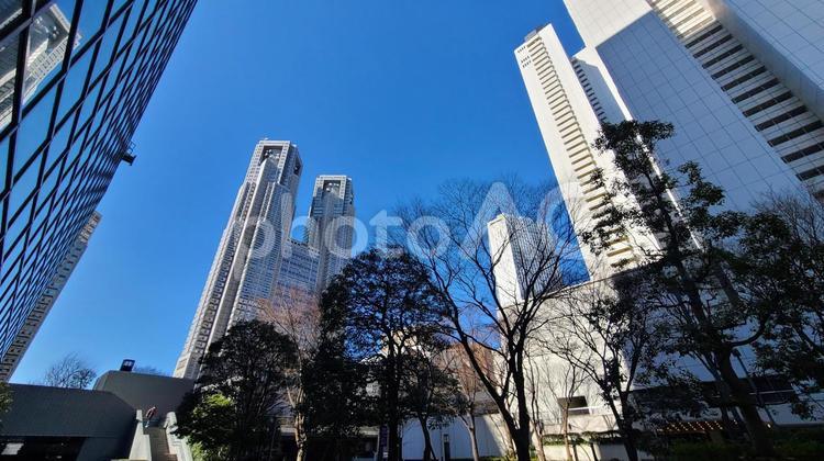 美しい空とビジネス街 ビル,東京,オフィスビルの写真素材