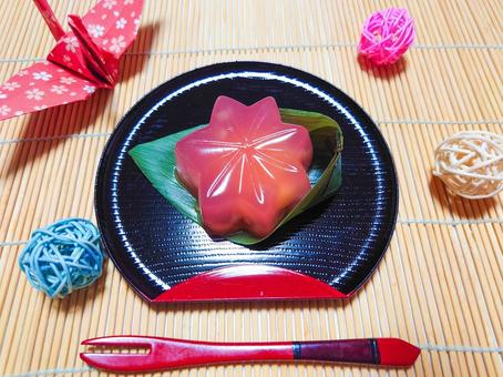 秋の和菓子(紅葉) 秋の和菓子(紅葉) 秋の和菓子,和菓子,秋の写真素材
