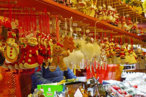 アルザス地方のクリスマスマーケット クリスマスマーケット,クリスマスオーナメント,クリスマスの写真素材