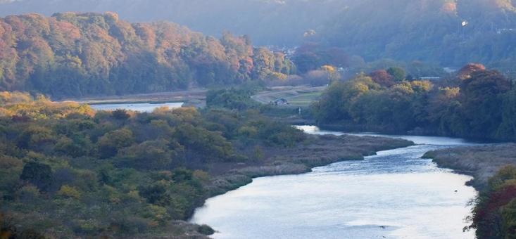 相模川の秋景色 秋の風景,紅葉,相模川の写真素材