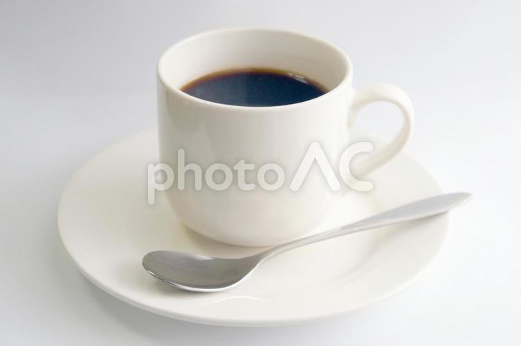 白バックのコーヒーカップとティースプーン コーヒー,ブレンド,ホットコーヒーの写真素材