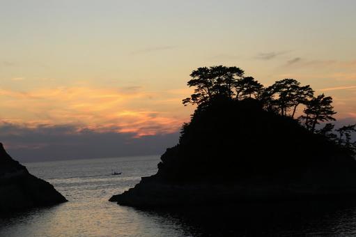 A beautiful sunset over Dogashima, JPG