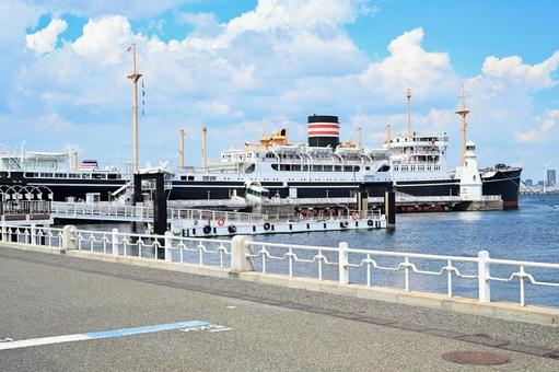 横浜・氷川丸(山下公園前) 横浜・氷川丸(山下公園前)の写真