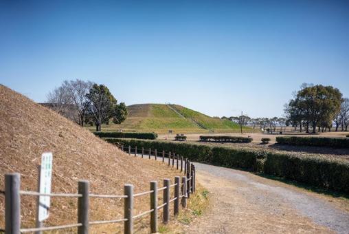 冬の公園、小道と小高い丘 青空,公園,丘の写真素材