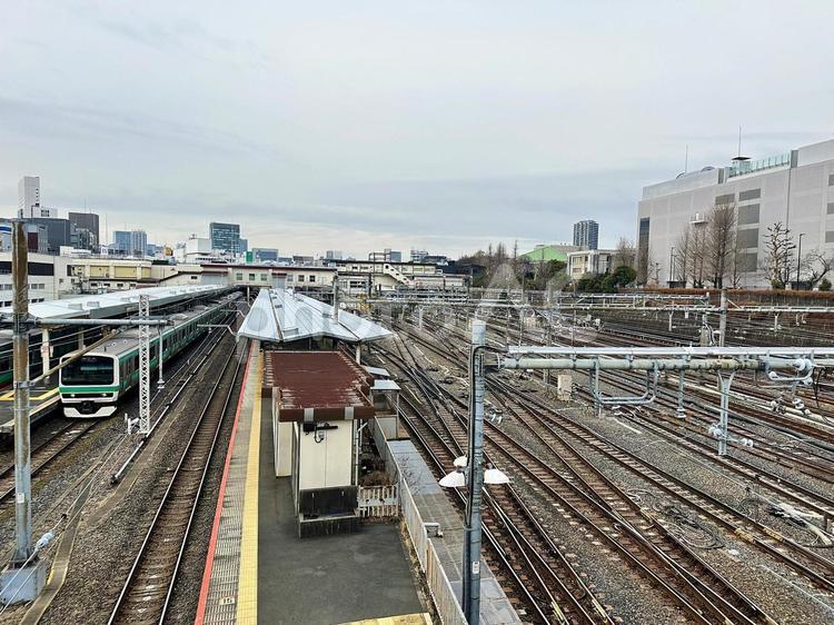 上野駅周辺　鉄道各路線　鉄道　路線 上野駅ホーム俯瞰,高架橋から見る,上野駅周辺の写真素材