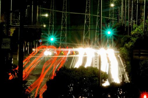 夜景 自動車のライト 夜景 自動車のライトの写真