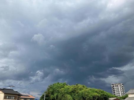 夏の嵐の前の空模様 夏の嵐の前の空模様の写真