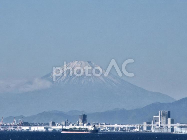 千葉県-海ほたるから望む富士山とタンカー 東京湾,アクアライン,横浜の写真素材