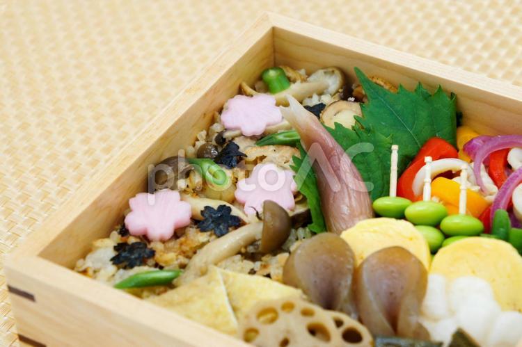 ホタテとキノコの混ぜご飯＿03 弁当,おべんとう,デコ弁の写真素材