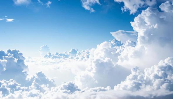 入道雲の広がる夏の青空 入道雲の広がる夏の青空の写真