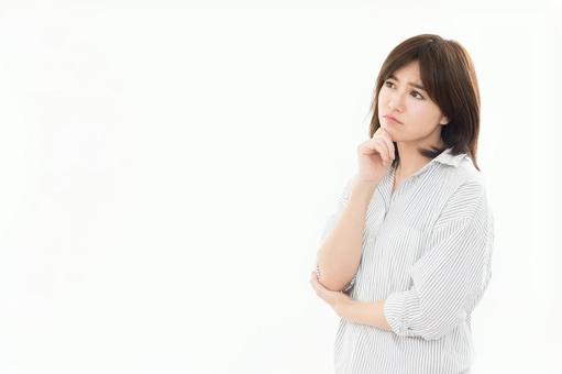若い女性 考える 若い女性 考える 女性,人物,日本人の写真素材