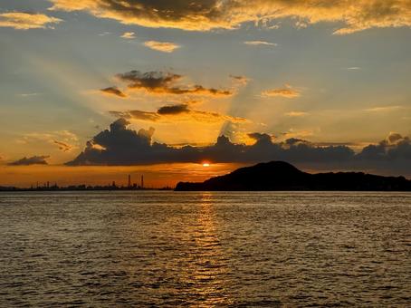 夕暮れの関門海峡 サンセット 夕暮れの関門海峡 サンセット ロマンチック,キラキラ,たそがれの写真素材