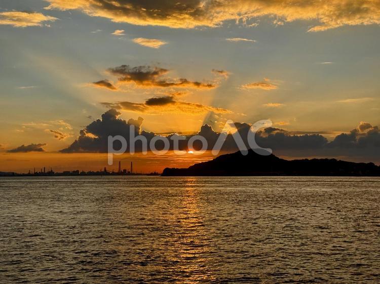 夕暮れの関門海峡　サンセット ロマンチック,キラキラ,たそがれの写真素材